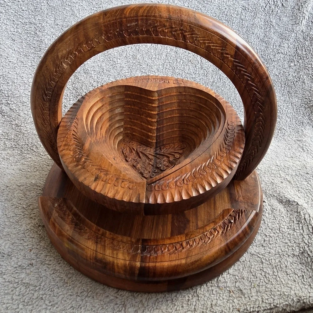 Collapsible Wood Handcrafted Heart Basket For Candy Fruit Decor